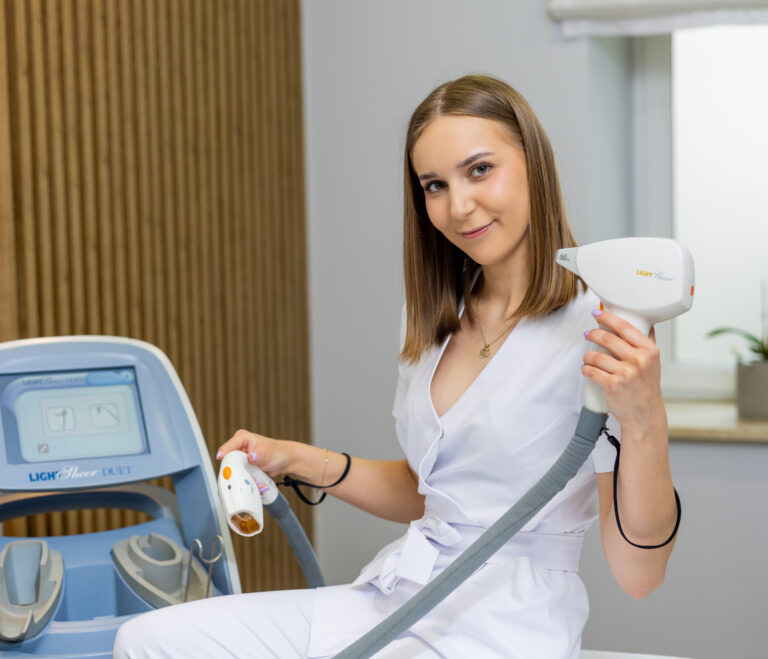 Pokazanie urządzenia do depilacji laserowej Szczecin.